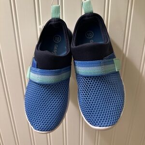 Cat & Jack Kids Aqua and Navy Water Shoes